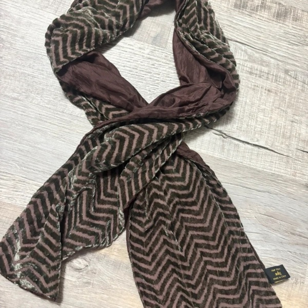 Elegant Brown Chevron Women's Scarf